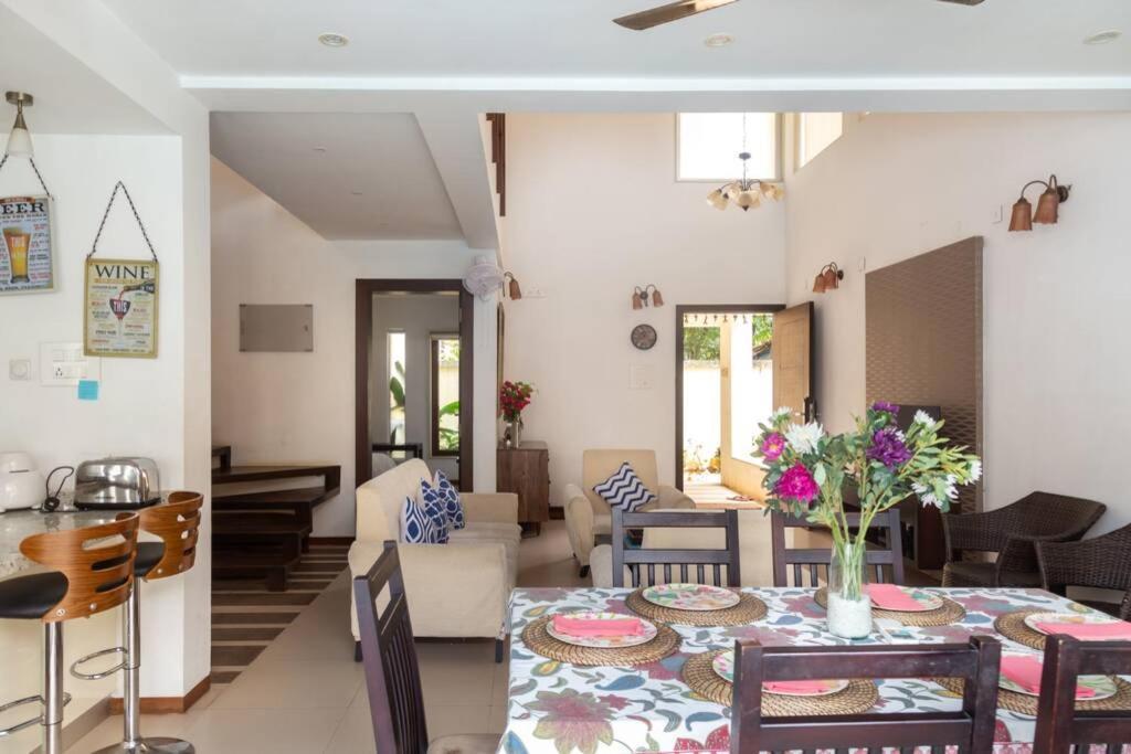 Ochre Villa- Luxury Property In Assagaon / Vagator Bagian luar foto